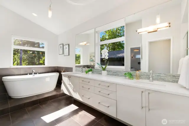 Oversized primary bath