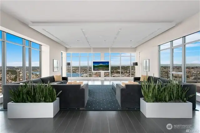 Penthouse Club room