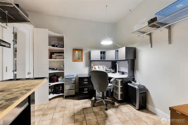 Bonus space off the primary! Workout room? Craft space? Nursery? Your choice!