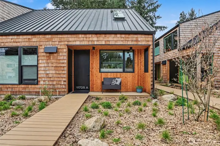 Contemporary PNW architecture and native plantings