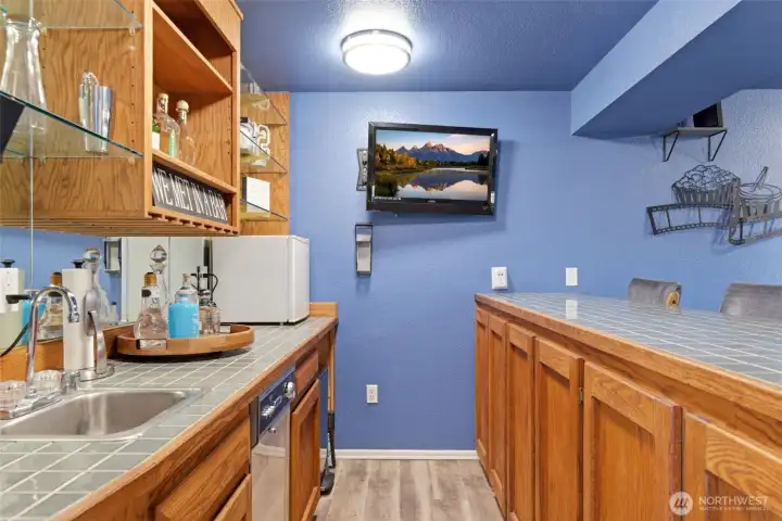 Mini fridge, sink, dishwasher, shelving, TV!