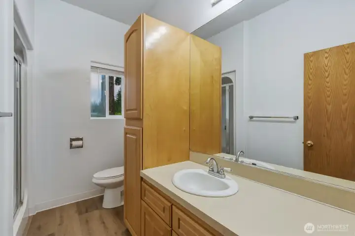 3/4 Hall Main Bathroom