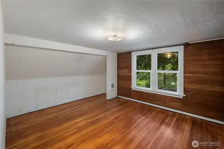 Upstairs bedroom 2