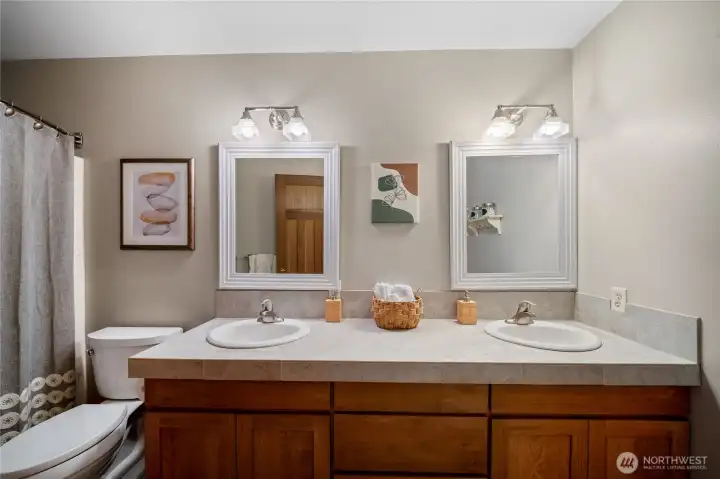 Upper shared bath with double vanity, for double the space! Upper shared bath with double vanity, for double the space!