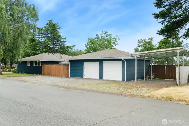Street view of the garage and RV/Boat covered parking
