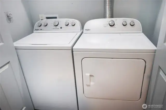 Full size washer dryer in all units