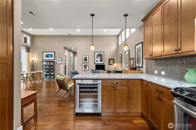 This open and bright floor plan boats of tall ceilings, vaulting in the dining and great room, tons of natural light and total privacy!