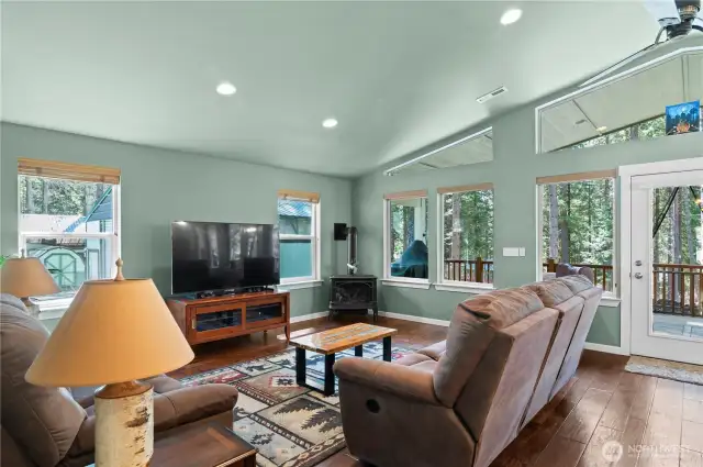 Lots of natural lighting here!