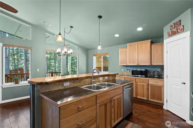 Beautiful Hickory wood cabinets and flooring. Plenty of counter and cabinet space along with the convenient pantry.