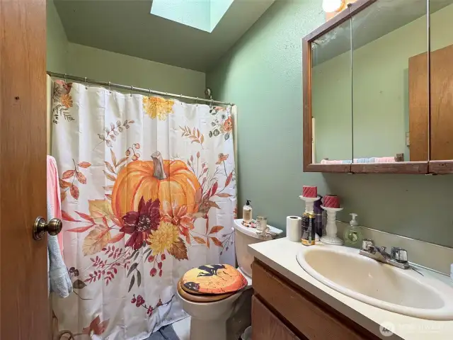 Full bath on upper level.