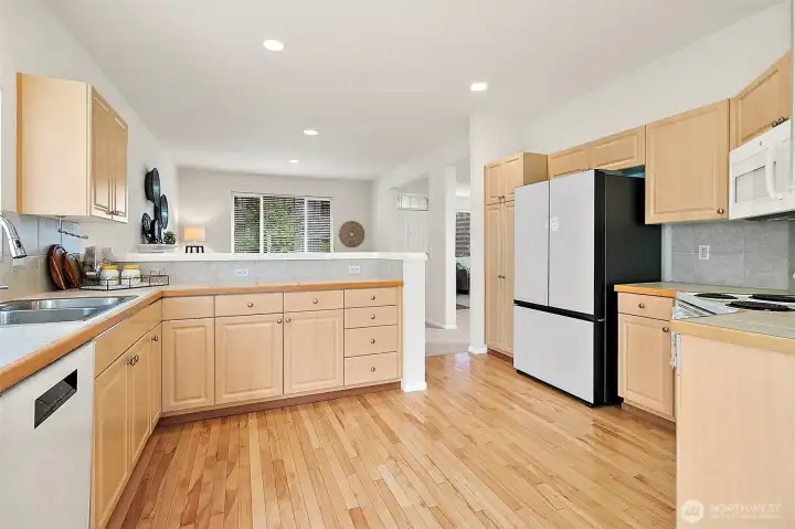 Love this kitchen layout.
