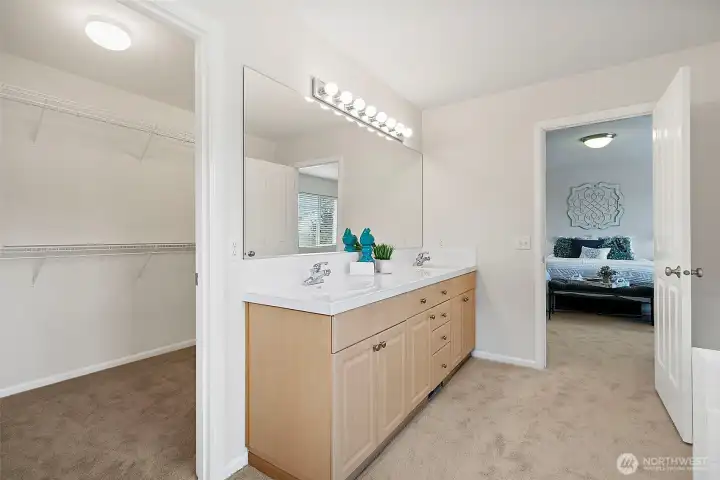 Double sinks and soaking bathtub...yes please!