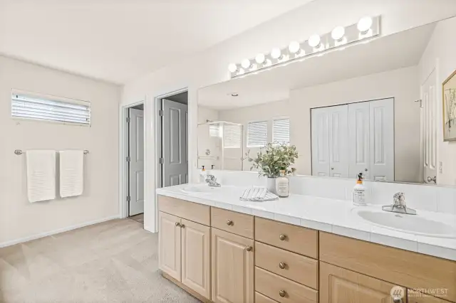 Double sinks and soaking bathtub...yes please!