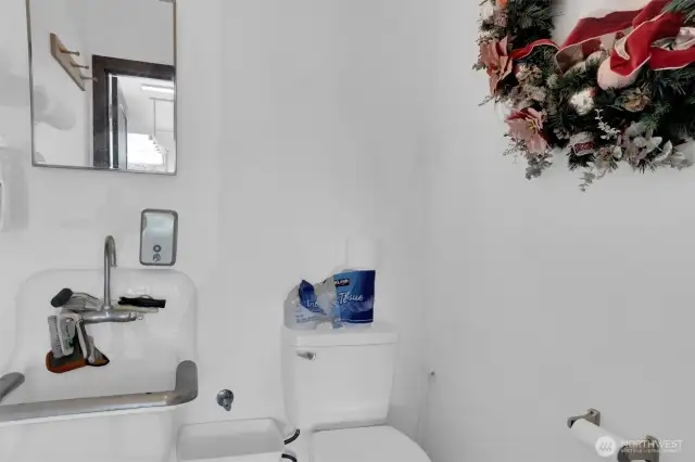 1/2 bath in garage.great for cleaning up without coming inside