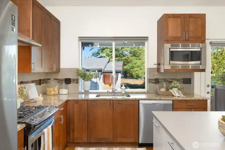 Chef's kitchen with lots of countertop space great for entertaining, daily meal prep and more!