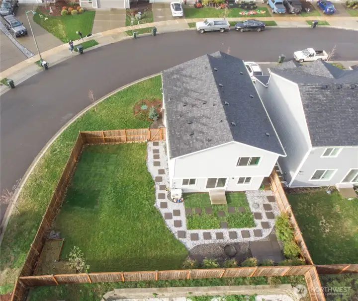 Huge, fully fenced yard