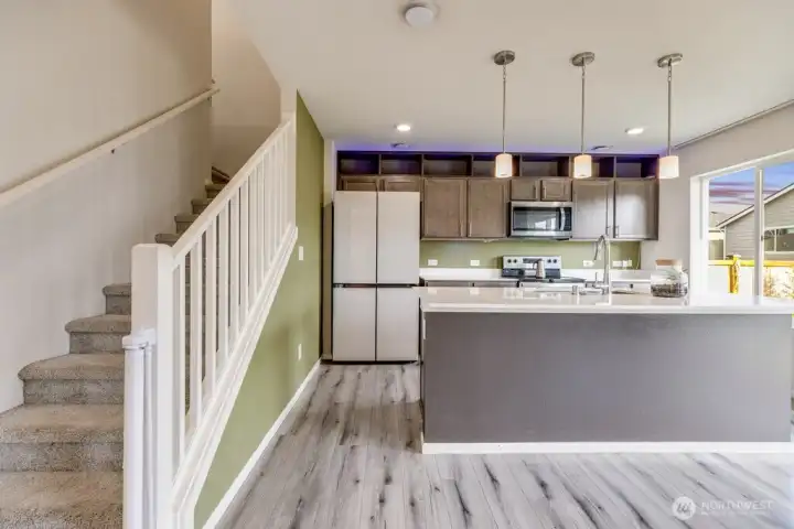 Open railing to upstairs loft