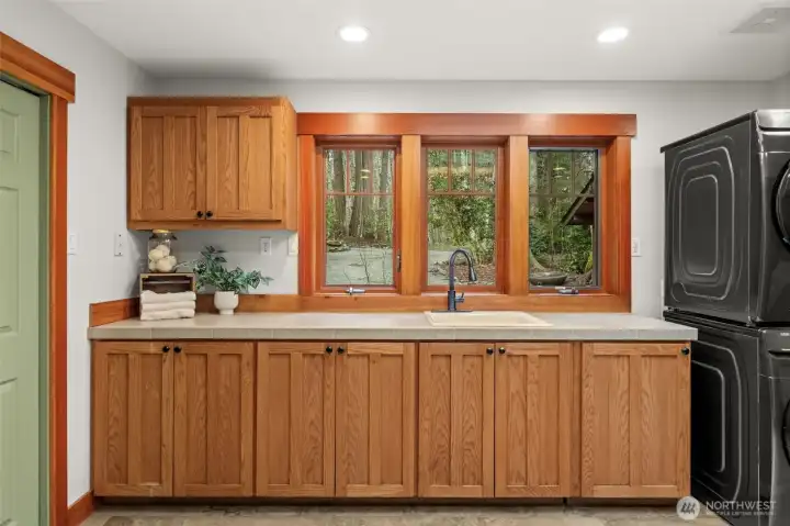 Large laundry, pantry space