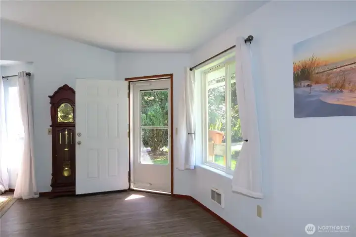 View of the living room back to the entrance!