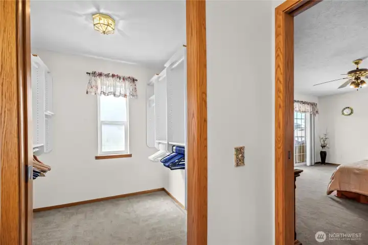 Master walk/in closet