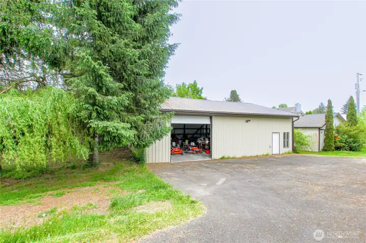 38x50 large  detached shop.