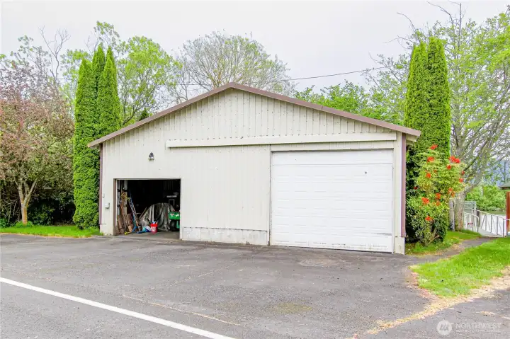 36x30 boat shop on waterfront with gangway to the right