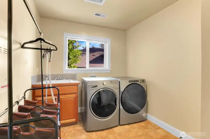 Upstairs Utility room (1 of 2)