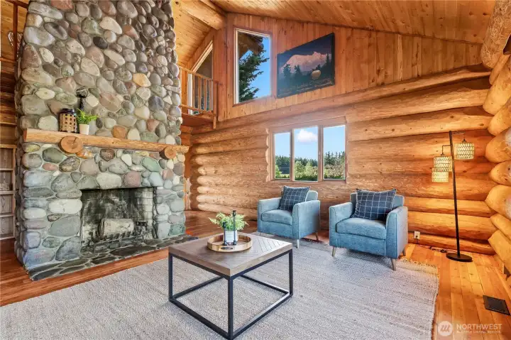 Behind the fireplace is a hallway to bedroom 1