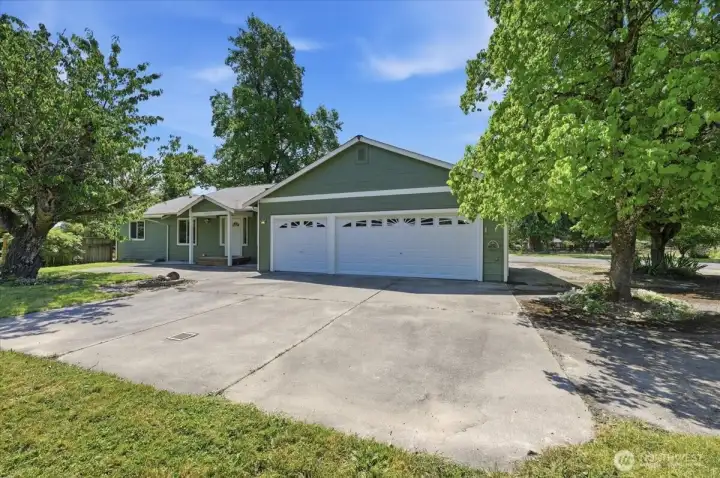 Three Car Garage