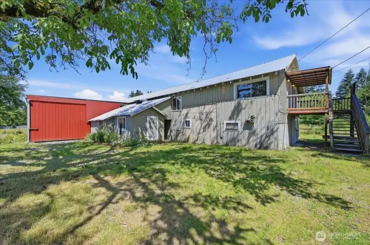 Historic Dairy Barn for all your hobbies and projects PLUS a three bedroom apartment.