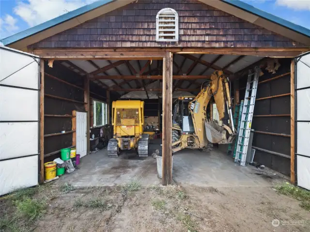 Dozer/RV Shop w/hookups