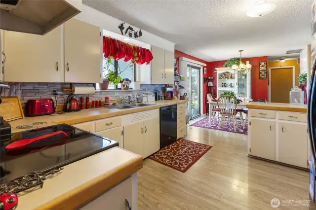 Open Kitchen where all appliances stay.