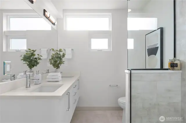 Photos are of a similar staged model home and are for illustrative purposes only.
