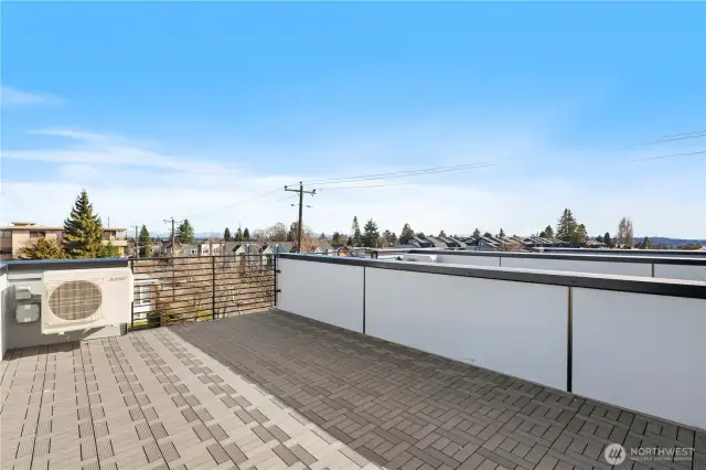 Photos are of a similar staged model home and are for illustrative purposes only.
