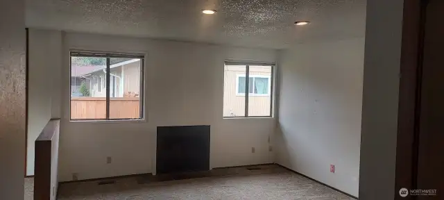 LR W/fireplace