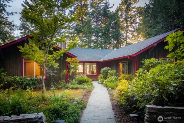 This waterfront single level home is in an idyllic setting less than 90 minutes from Seattle.
