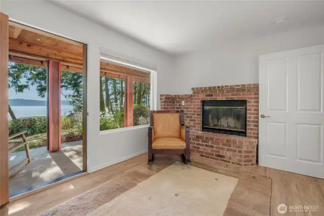 Peaceful setting in the office/den with wood burning fireplace. Take in the water and mountain views.