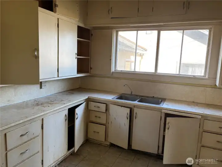 225 - Kitchen