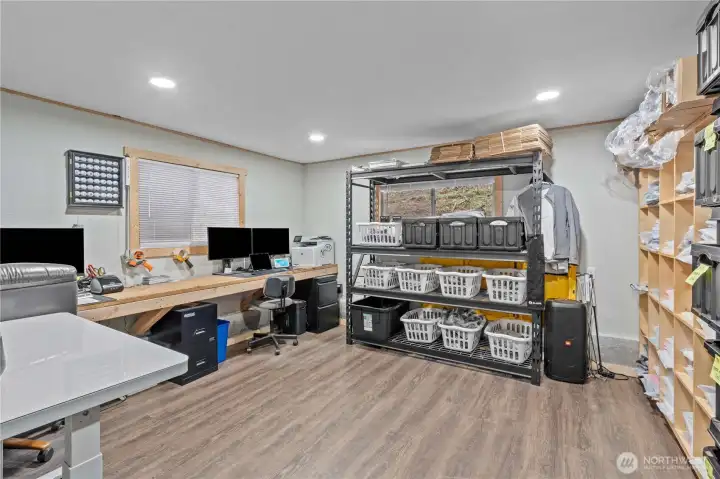 Office space in Shop 40x25