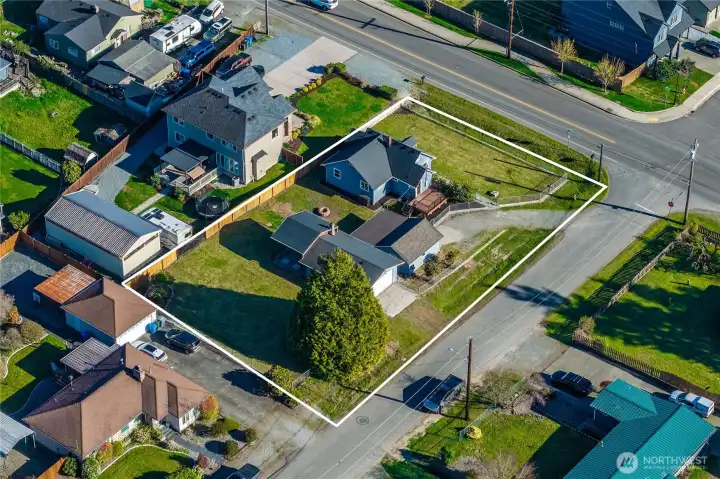 Over 1/3acre of beautiful property in heart of Milton