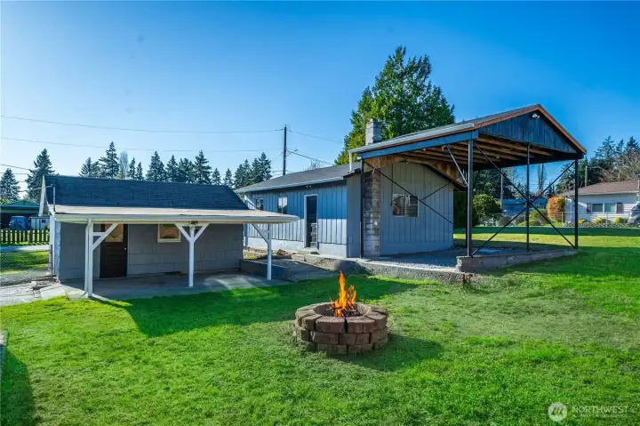 Huge yard w/ Fire pit