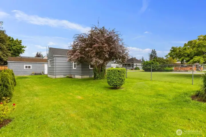 Fully fenced back yard.  With a gate for RV/boat parking