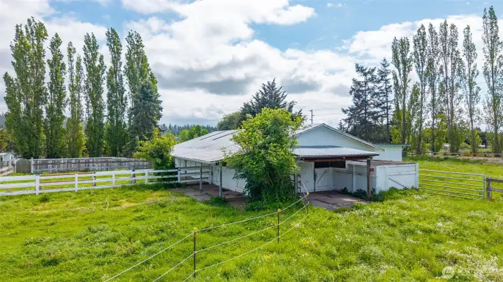 5 stall barn