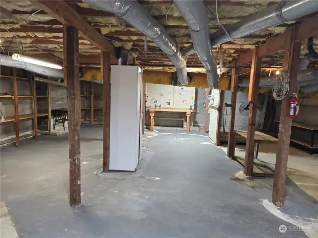 Shop, located in the crawlspace, has plenty of room for all your projects!