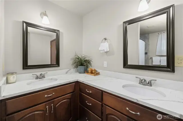 Full Guest Bathroom