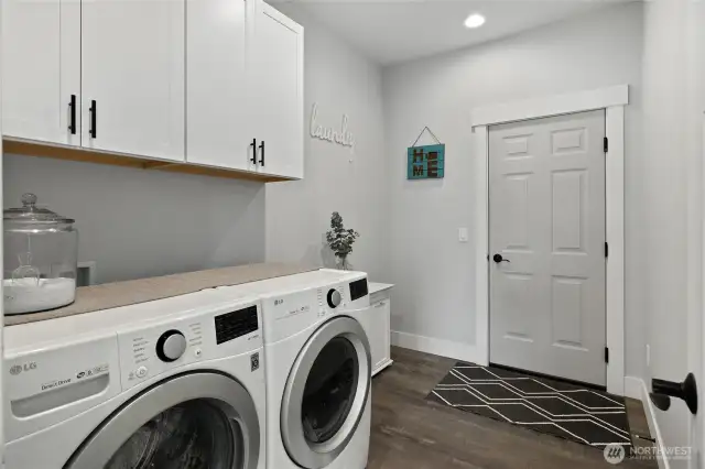 Large laundry/ mud room off the garage