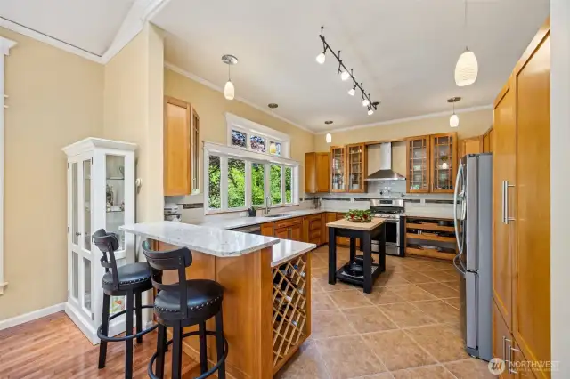 Main Home - Kitchen with eating bar