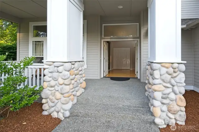 Gorgeous entryway pillars.