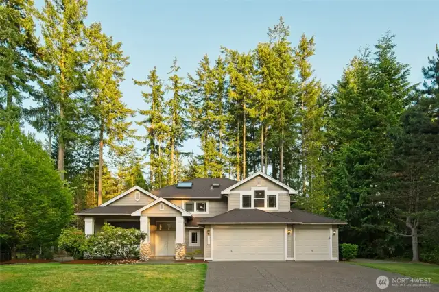 MAKE THIS THE PLACE YOU CALL HOME!