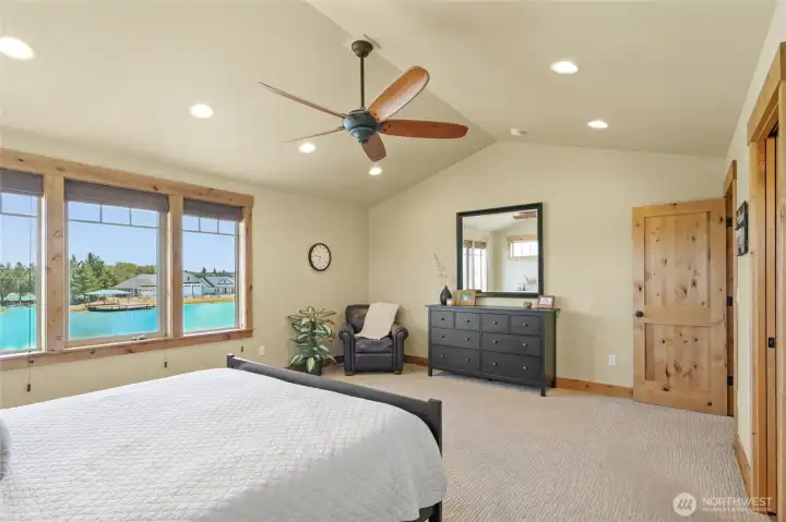 Primary bedroom - lake view